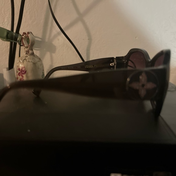 Louis Vuitton Sunglasses - Picture 2 of 2